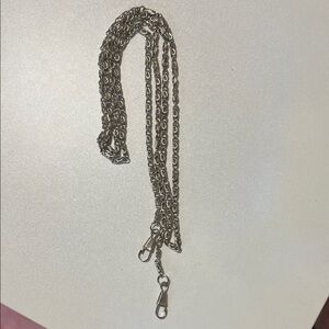 Silver bag chain very pretty detailed chain